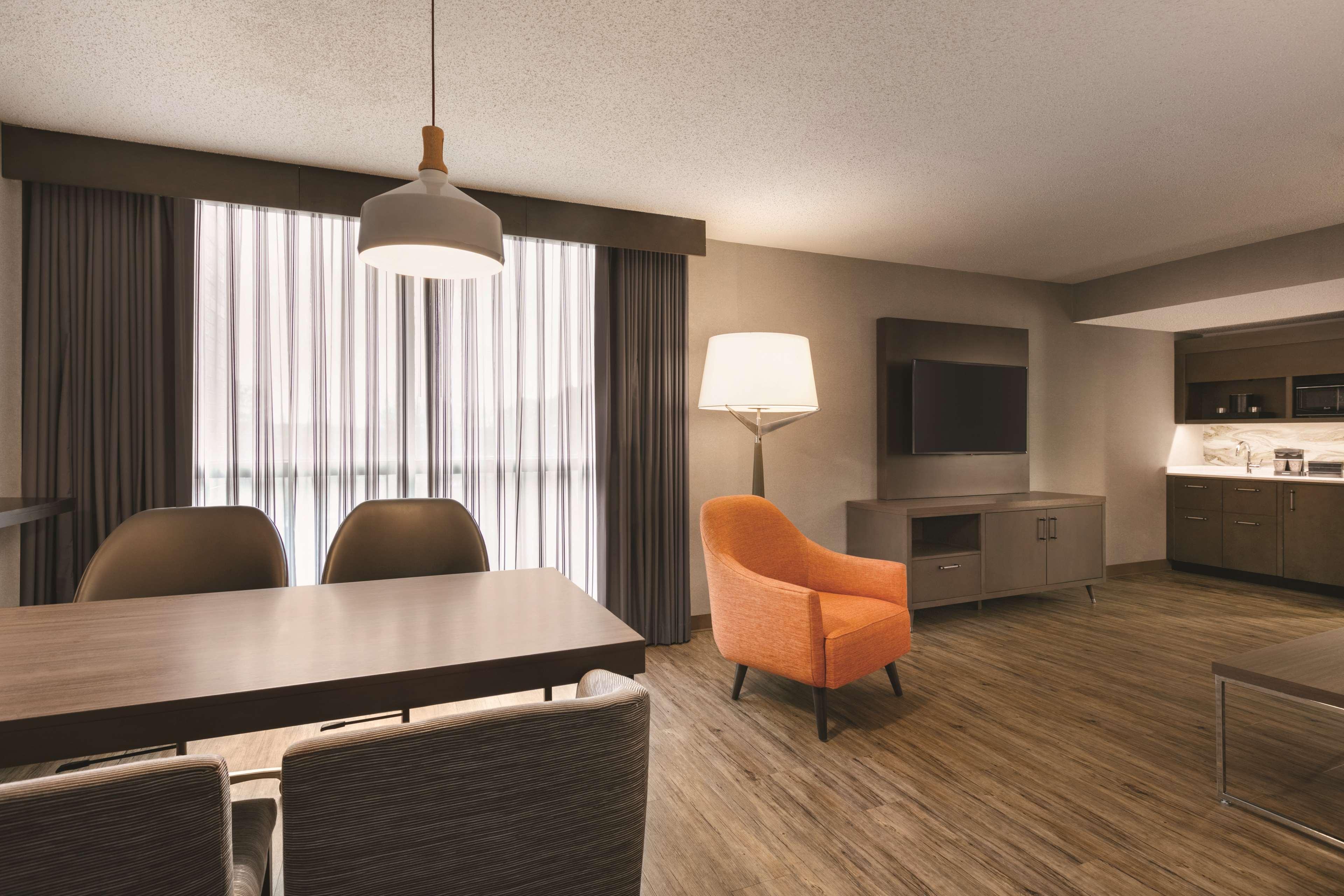 Embassy Suites By Hilton Richmond Dumbarton Exteriér fotografie