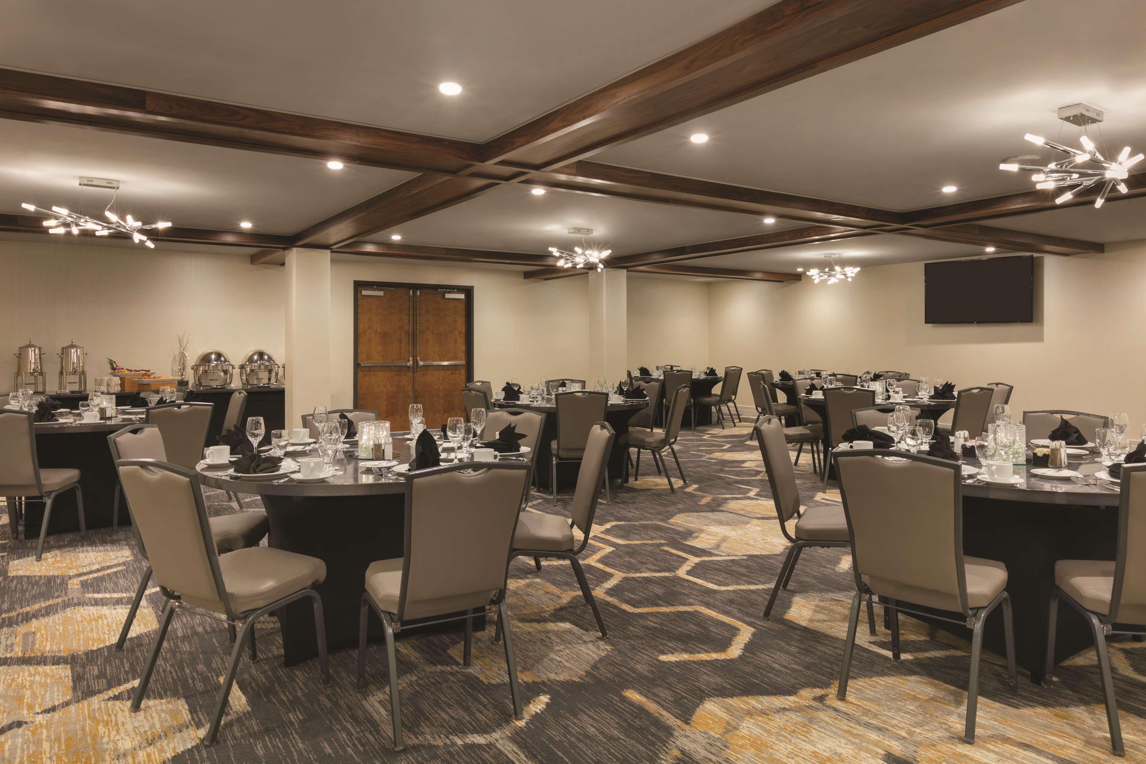 Embassy Suites By Hilton Richmond Dumbarton Exteriér fotografie