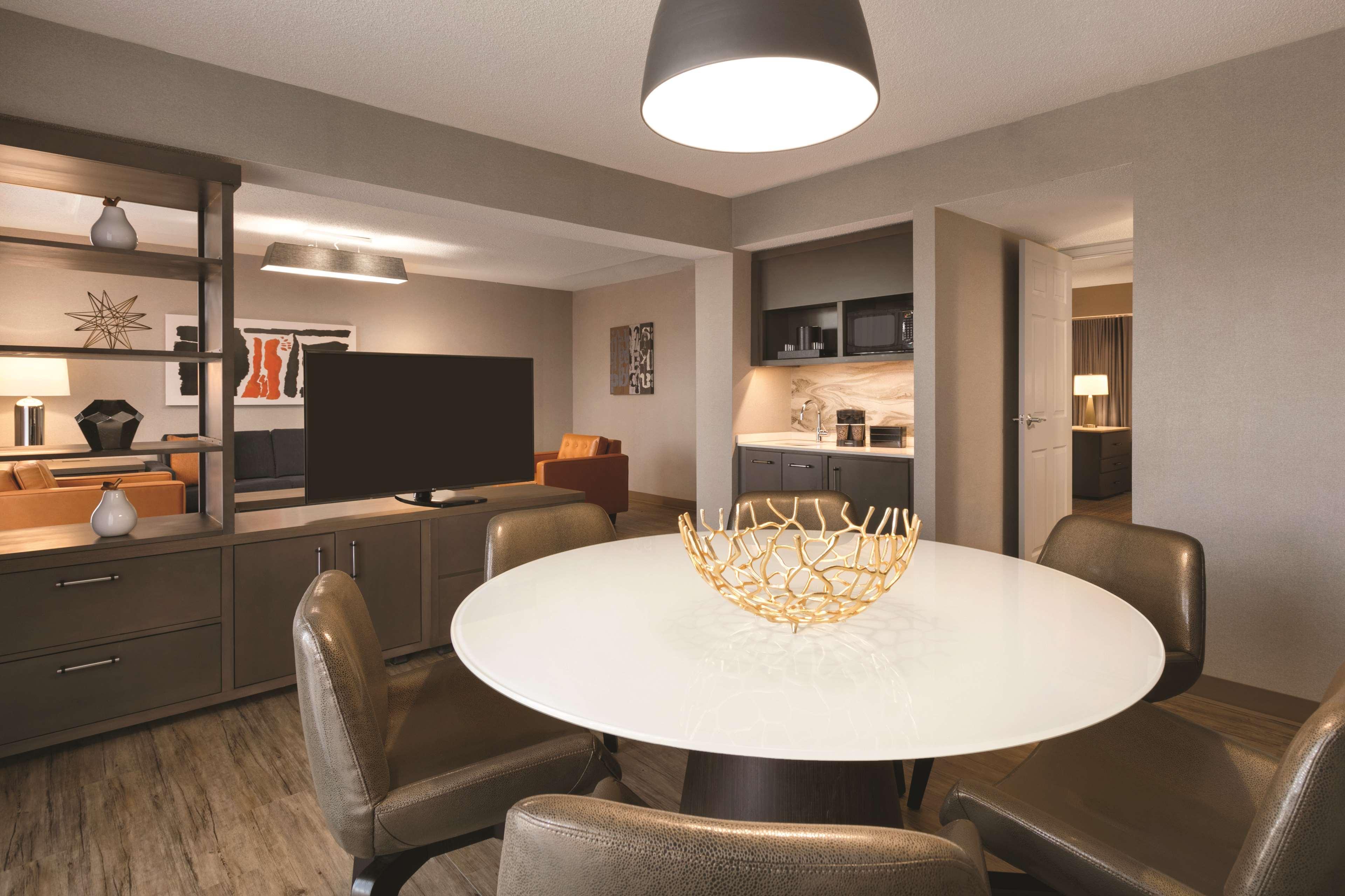 Embassy Suites By Hilton Richmond Dumbarton Exteriér fotografie