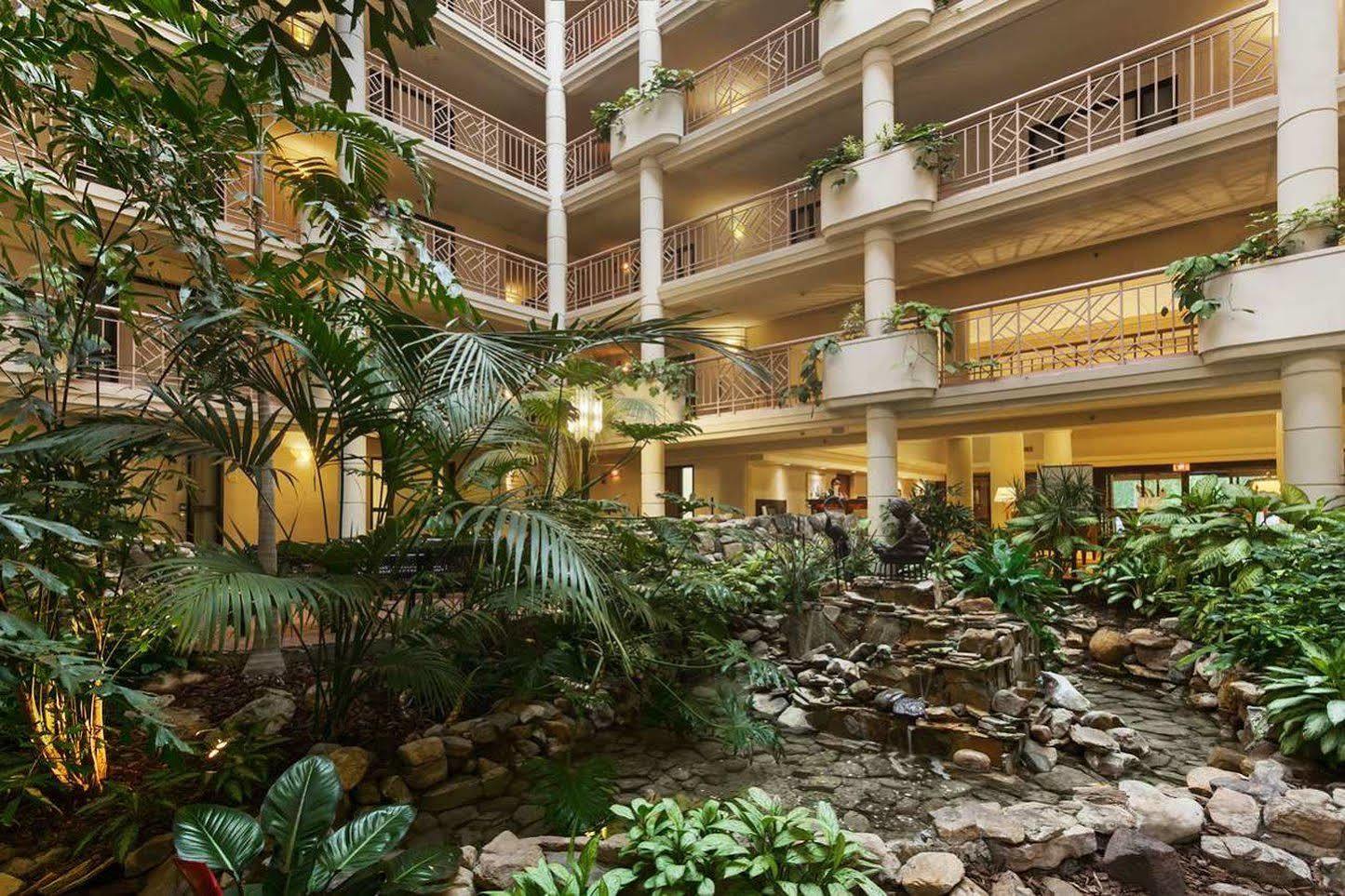 Embassy Suites By Hilton Richmond Dumbarton Exteriér fotografie